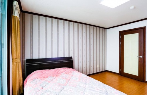 Wonbuk House | Taean Sinduri Park Pension