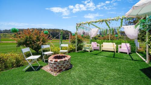 Sanha-ri House | Taean Yoyo Kids Poolvilla