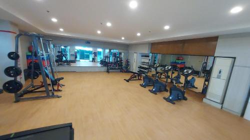 Silang Junction North Apartment | Tagaytay 5 star Lake view 11th flr +Xbox + Netflix
