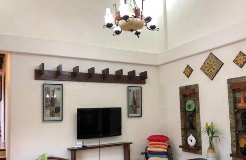 Silang House | Tagaytay BNR Guesthouse 4BR W/Balcony 12-14 Guest