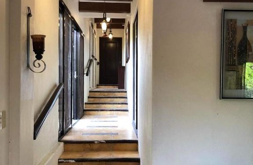 Silang House | Tagaytay BNR Guesthouse 4BR With Balcony 12-14 Guest