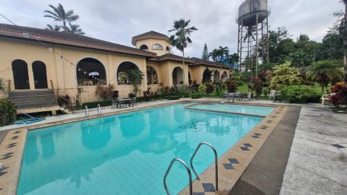 Alfonso House | Tagaytay White Lily