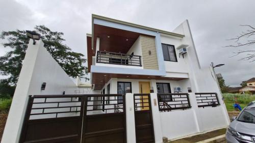 Alfonso House | Tagaytay White Lily