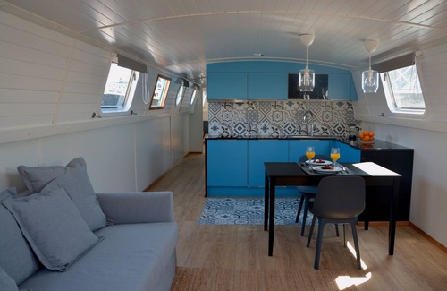 Parque das Nacoes Boat Rental | Tagus Marina - Houseboat