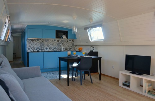 Parque das Nacoes Boat Rental | Tagus Marina - Houseboat