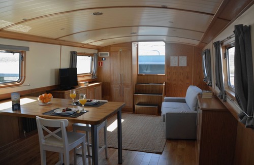 Parque das Nacoes Boat Rental | Tagus Marina - Houseboat