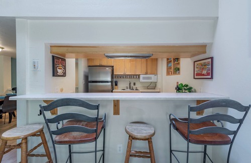 Lake Forest Condo | Tahoe City Condo, conveniently located, comfortable/affordable and pets ok!