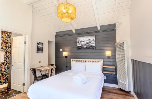 Sierra Tract Hotel | Tahoe Mountain Inn
