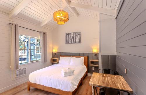 Sierra Tract Hotel | Tahoe Mountain Inn