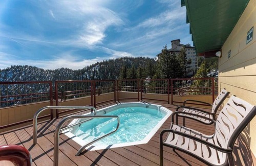 Tahoe Village Apartment | Tahoe Ridge - Kitchen+ Fireplace + Hot Tub + Pool