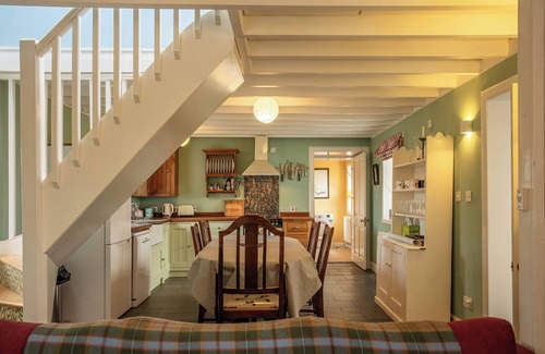 Baleshare Cottage | TAIGH PHINC, pet friendly, with a garden in Lochmaddy, North Uist