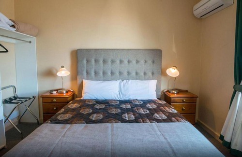 Seymour Hotel | Tailem Bend Riverside Hotel