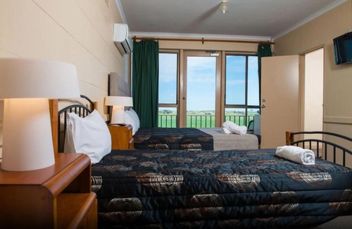 Seymour Hotel | Tailem Bend Riverside Hotel