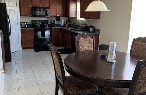 Port Wentworth House | Take A Chance @111, this beautiful well decorated house w/lake across the street