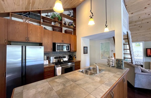 Washago Cottage | "Take It Easy" cottage w/Hot Tub & Finnish Sauna
