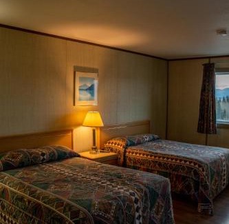 Destruction Bay Hotel | Talbot Arm Motel