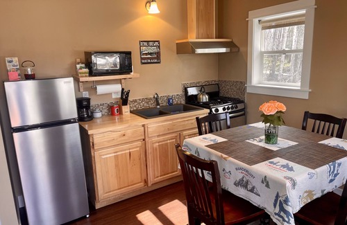 Susitna North Cottage | Talkeetna’s Mount Dall Cottage - WiFi&laundry - easy access from Parks Highway!
