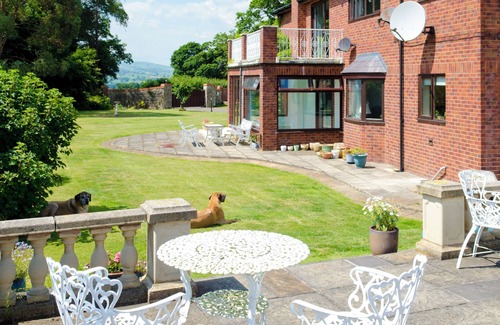 Llandyrnog Cottage | Tall Trees
