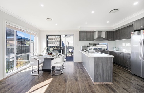 Schofields House | Tallawong 6Br near Schofield/Rousehill Centren