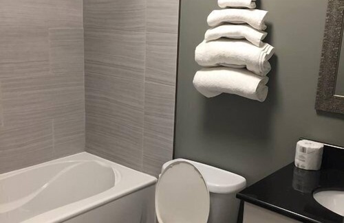 Saint Claude Hotel | TaLLboys Grill & Pub Motel