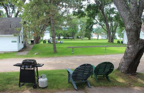 Lake of Bays Hotel | Tally Ho Inn