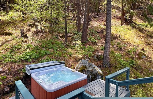 Leavenworth House | ‘Tamarack Haus' Hot Tub & EV Charging: Walk Dtwn!