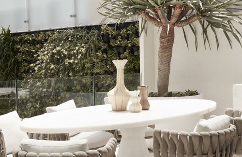 Tamarama House | Tamarama House has 5 bespoke bedrooms and is home to enchanting views.