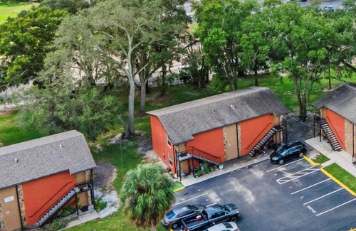 Temple Terrace Apartment | Tampa Bay Gem: 2BR Modern Apartment Hideaway