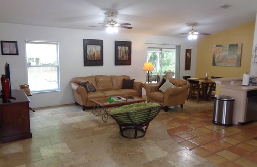Lake Magdalene House | Tampa Bungalow - Hot Tub/Pets/Beaches/Busch Gardens