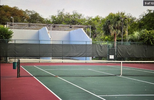 University Condo | Tampa Condo - GOLF/BUSCH GARDENS/ADVENTURE ISLAND/MOFFITT/BEACHES/DISNEY