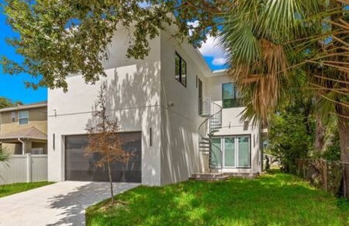 North Hyde Park House | Tampa Getaway Cozy Retreat Near Downtown