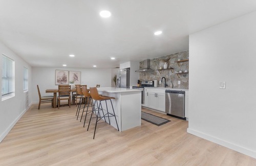Egypt Lake-Leto Apartment | Tampa Lounge Oasis – Prime Spot Near Buccaneers Stadium,Airport & Moren