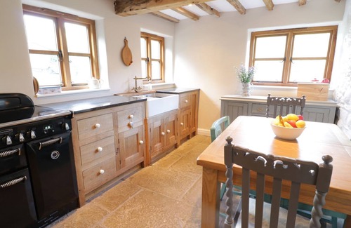 Glyndyfrdwy Cottage | TAN Y GARTH COTTAGE, pet friendly, with open fire in Llangollen