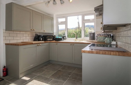 Brynrefail House | TAN Y MERDDYN, family friendly, country holiday cottage in Llanrug