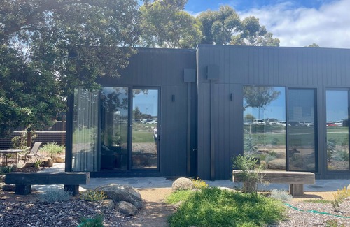 Point Lonsdale Apartment | Tandrrum Luxury Guest Suite on the doorstep of Lonsdale Links Golf Course.