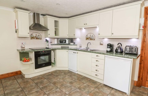 Lampeter Cottage | TANGAER COTTAGE, pet friendly, luxury holiday cottage in Lampeter
