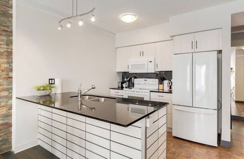 Haysboro Apartment | Tangerine, 1 BR + Den with all the Necessities!