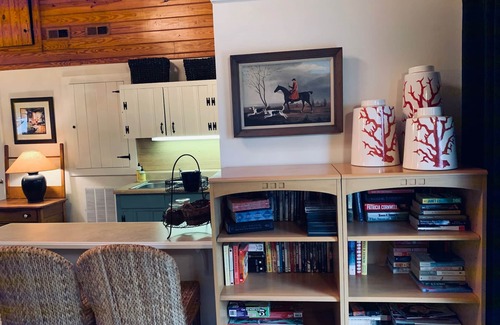 Southern Pines Apartment | Tanglewood Farm B&B-Horse & Hound Dog Friendly1 BR/2BA Private Apt on Horse Farm