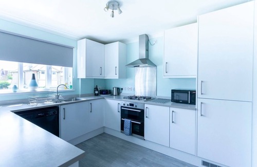 Tankerton House | Tankerton Townhouse - parking - 150m to beach