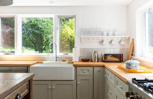 Pine Plains House | Tanner Farmhouse - Rural Cozy Escape