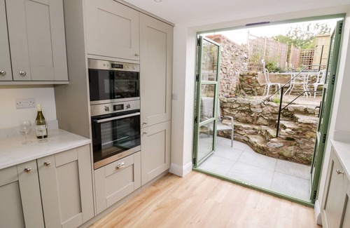 Much Wenlock Cottage | TANNERY COTTAGE, pet friendly, with open fire in Much Wenlock
