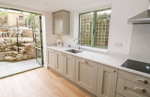 Much Wenlock Cottage | TANNERY COTTAGE, pet friendly, with open fire in Much Wenlock
