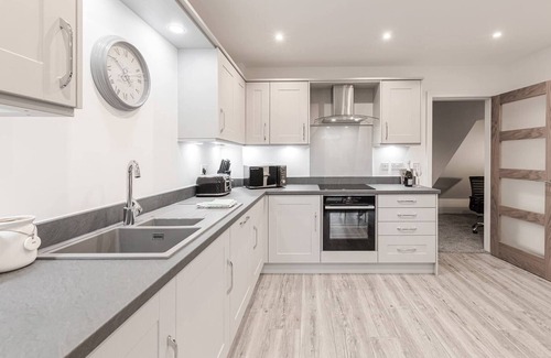 Freckleton House | Tannery Place | 3 Bedrooms Parking Wi-Fi Garden