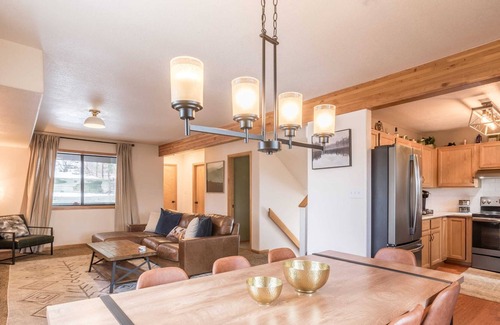 Evergreen House | Tanquil Mountain Escape | Fireplace | Sauna