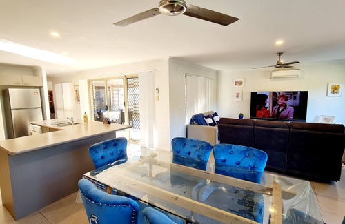 Redland Bay House | Tanzanite - Long Term Furnished