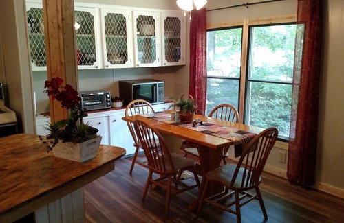 Tippecanoe House | Tappan/Deersville Ohio Getaway