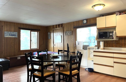 Vanderhoof Cabin | Tapping Beach Retreat-Lakefront property with room for everyone!