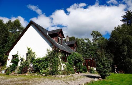 Kinlocheil House | Tarmachan Cottage - West Highland Getaway