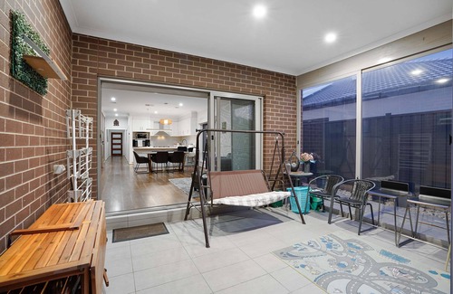 Tarneit House | Tarneit Grove Family Home with Home Theater