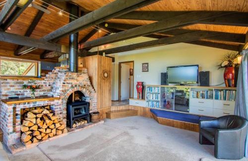 Marahau House | Tasman Hideaway - Marahau Holiday Home